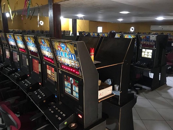 Polícia estoura bingo clandestino em Cascadura e apreende 79 máquinas de vídeo bingo